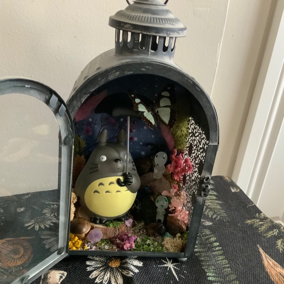 Totoro and butterfly lantern - Picture 3 of 5